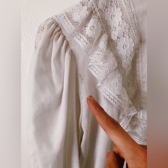 Vintage 60s Cotton and Lace Prairie Blouse / Victorian Revival Blouse Gunne Sax - Picture 4 of 7